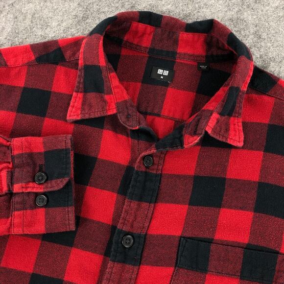 Uniqlo Button Up Flannel Mens Medium Black Red Plaid Long Sleeve Shirt Pocket - Picture 1 of 10